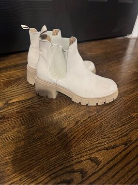 Women's Chelsea Lug Boot - Cream Suede
